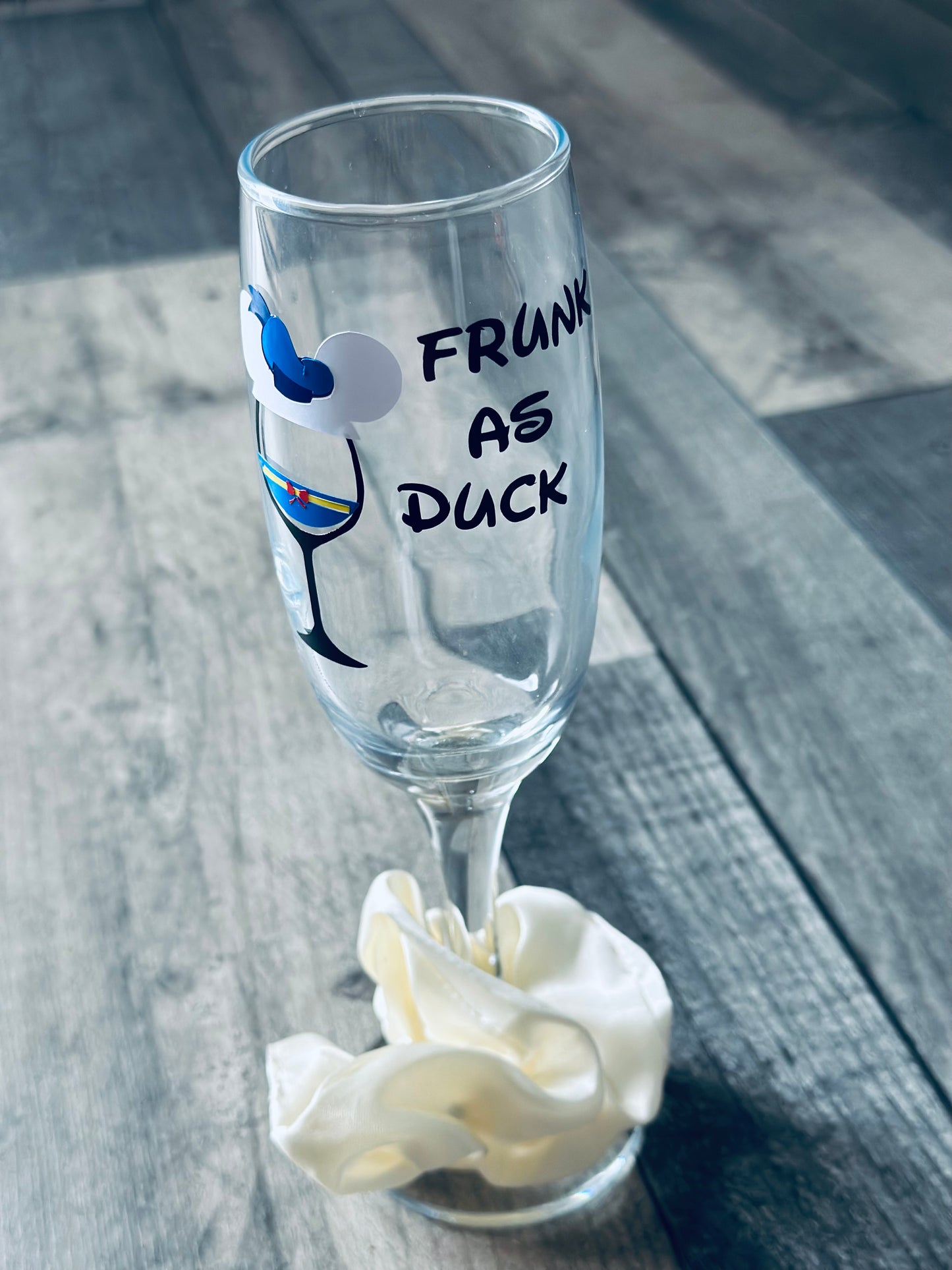 Donald Duck wine/gin/flute