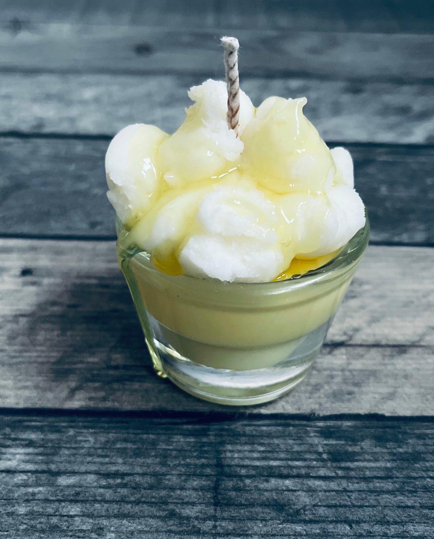 Mini lemon meringue dessert candle