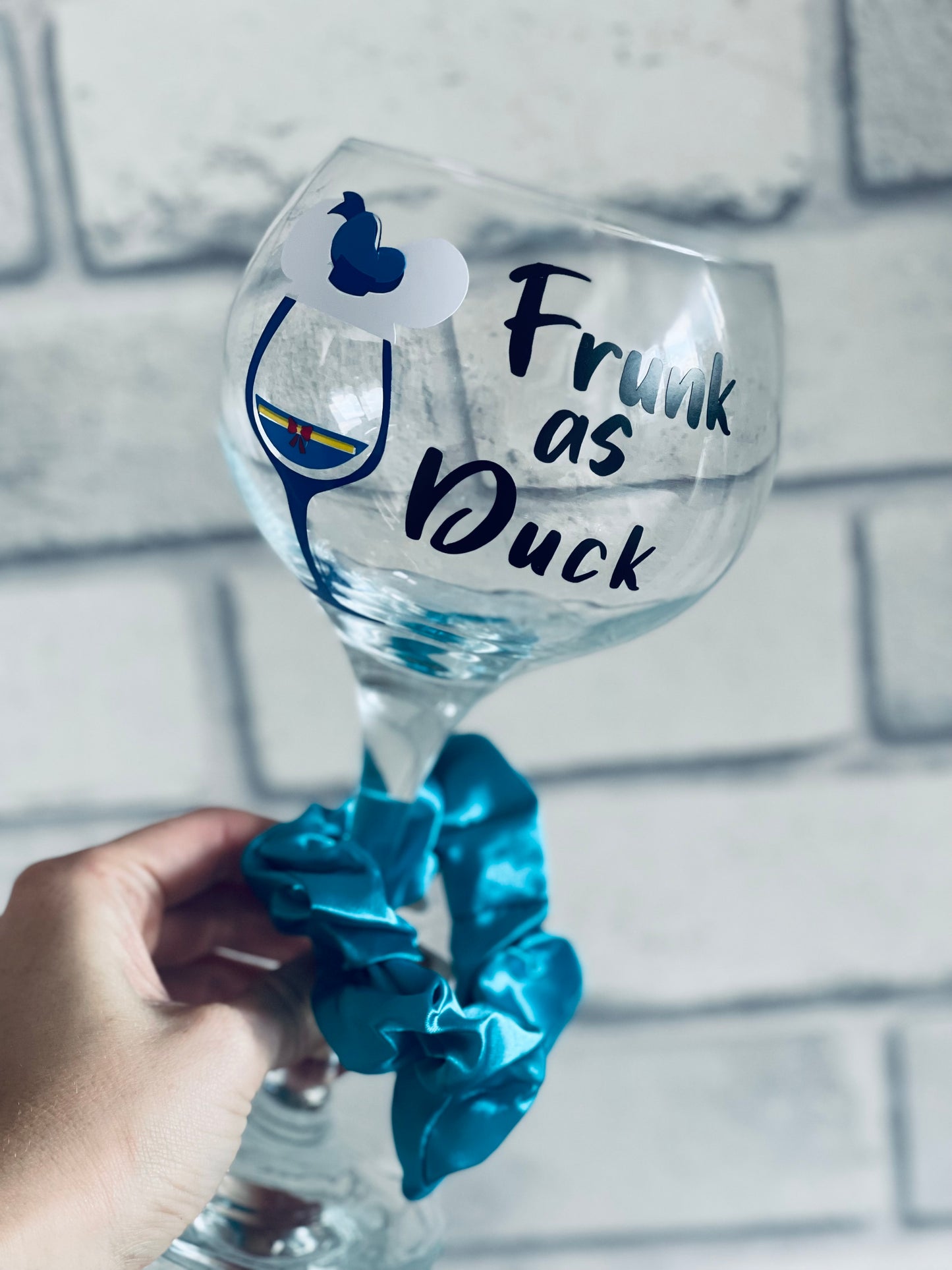 Donald Duck wine/gin/flute